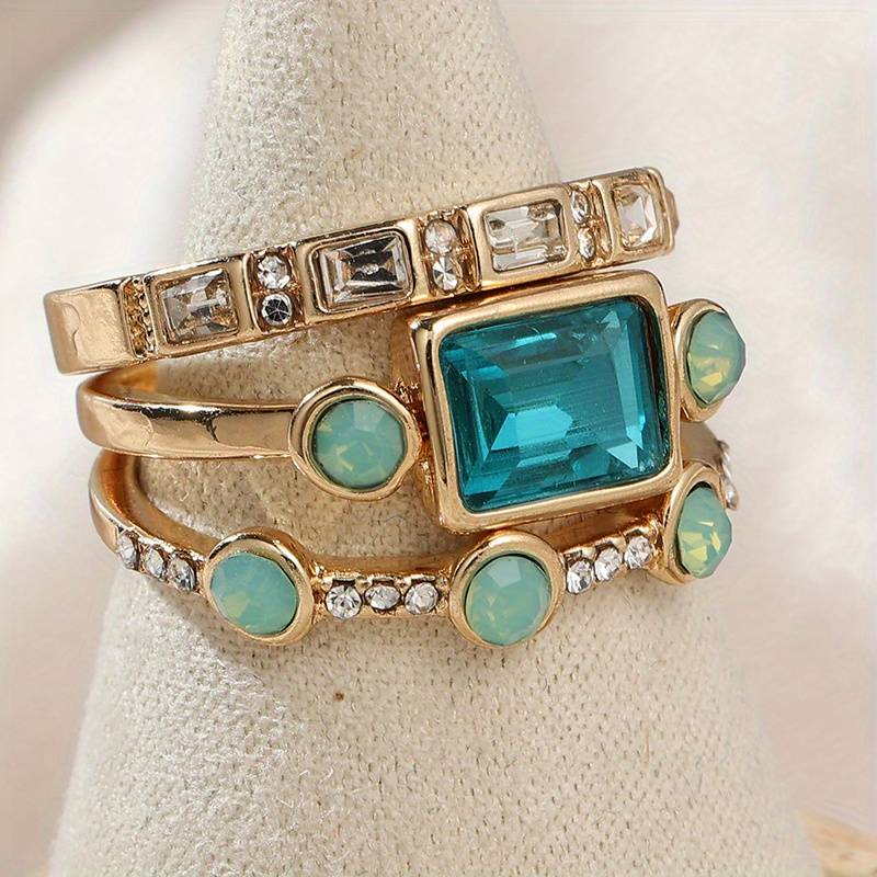 Ring set with blue crystals in vintage style
