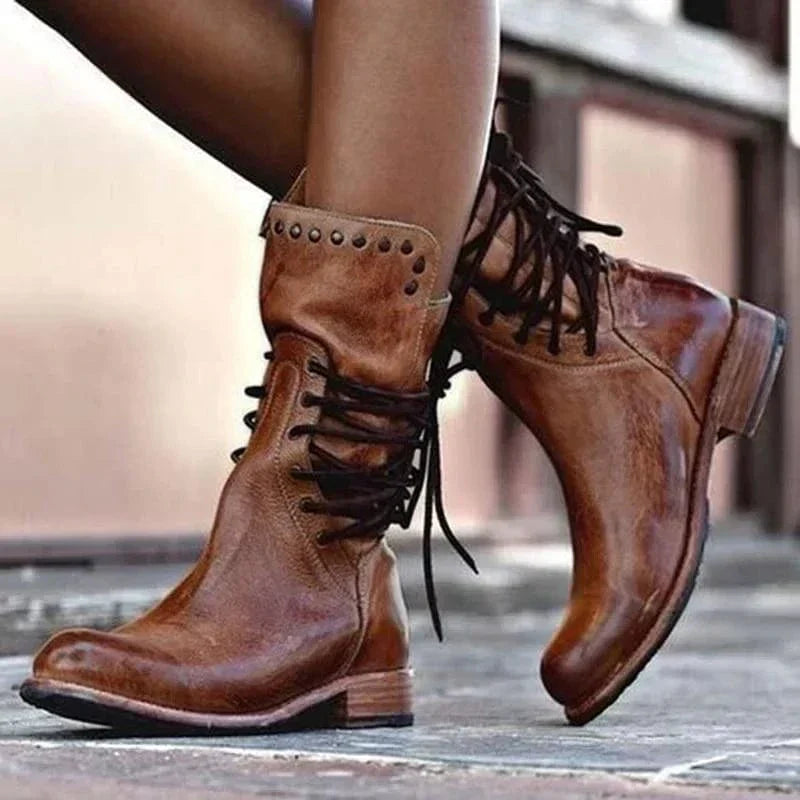 Chloe | Chic laced boots