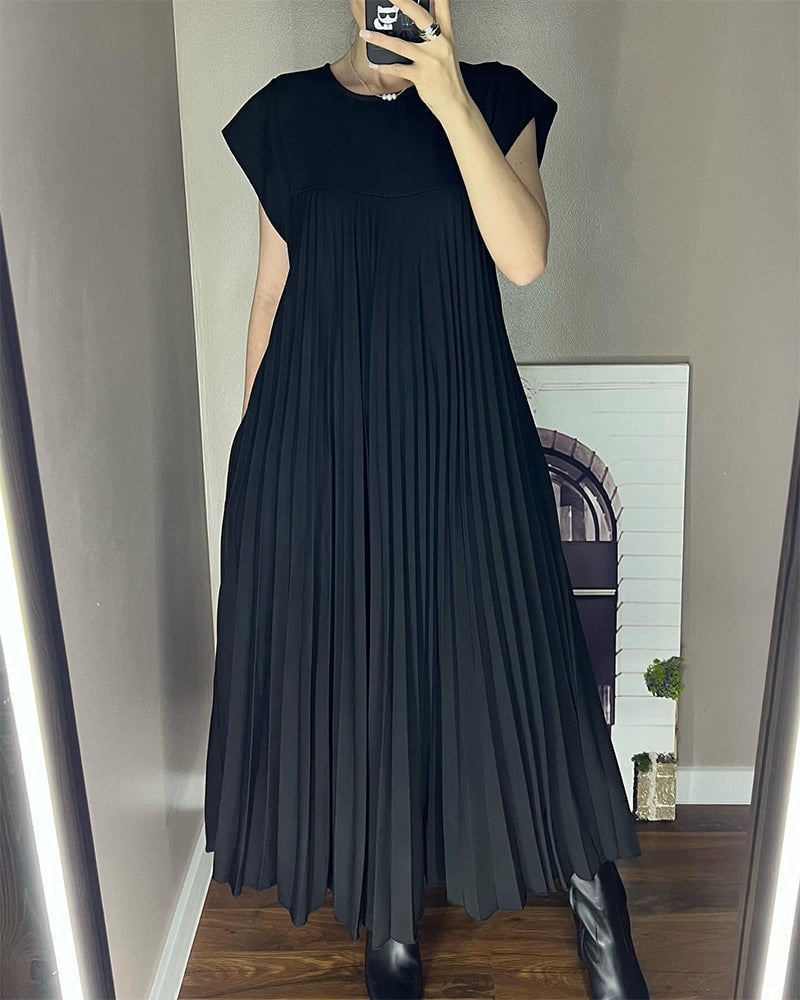 Chloe | Timeless and comfortable pleated dress