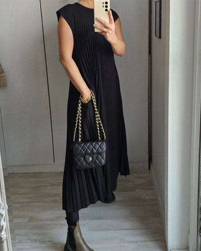 Chloe | Timeless and comfortable pleated dress