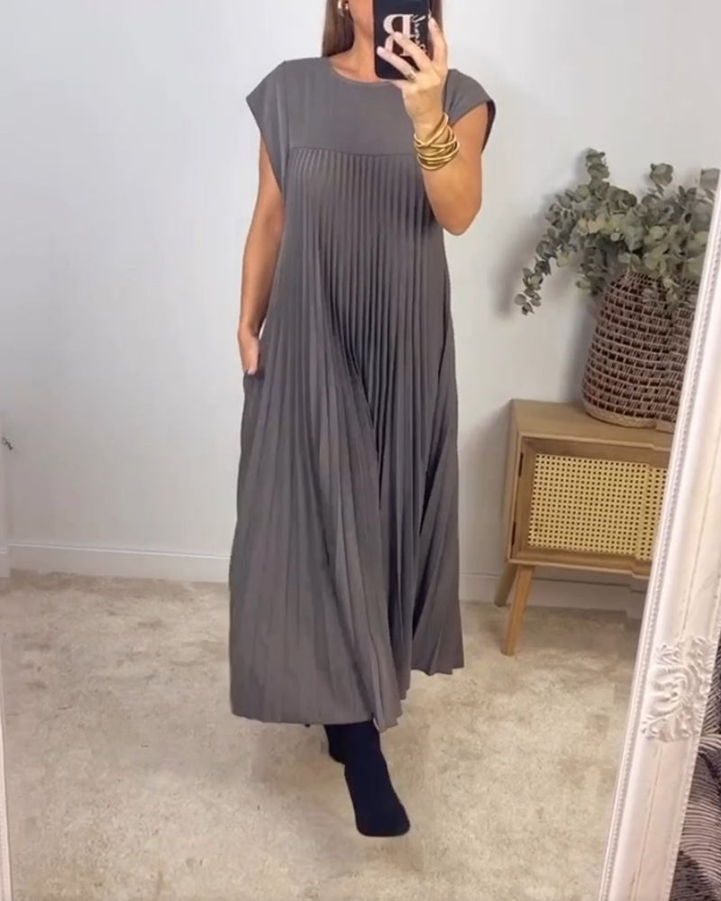 Chloe | Timeless and comfortable pleated dress