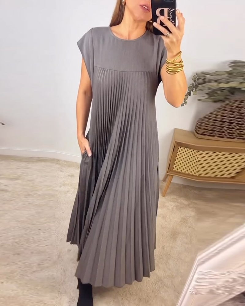 Chloe | Timeless and comfortable pleated dress