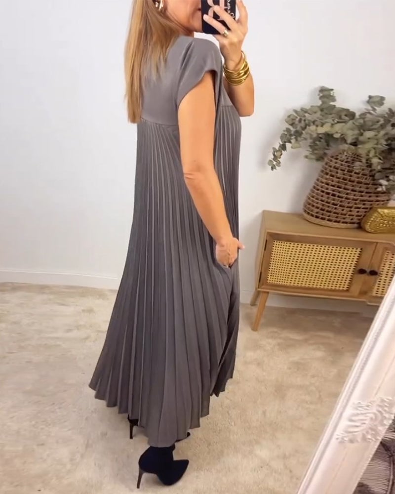 Chloe | Timeless and comfortable pleated dress