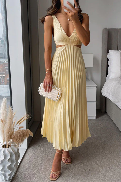 Chloe | Flowy pleated dress