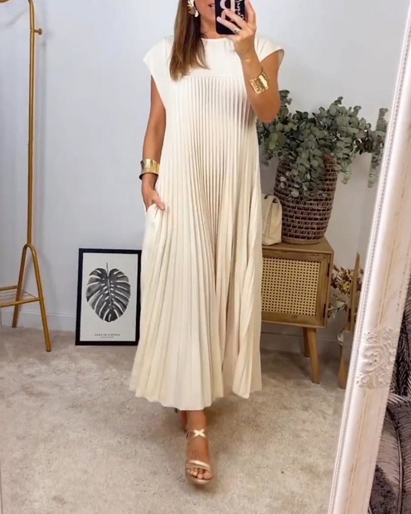 Chloe | Timeless and comfortable pleated dress