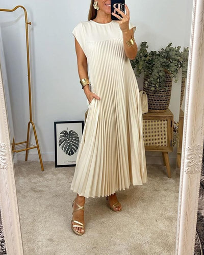 Chloe | Timeless and comfortable pleated dress