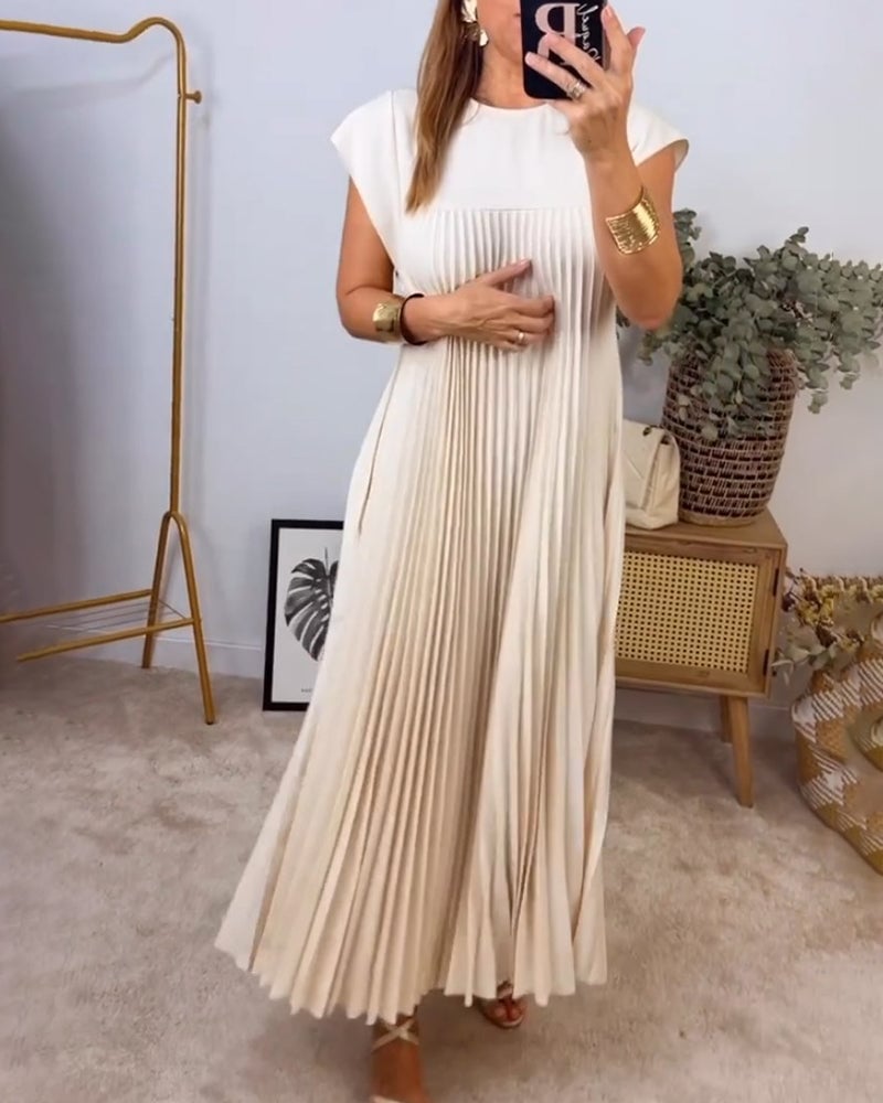 Chloe | Timeless and comfortable pleated dress