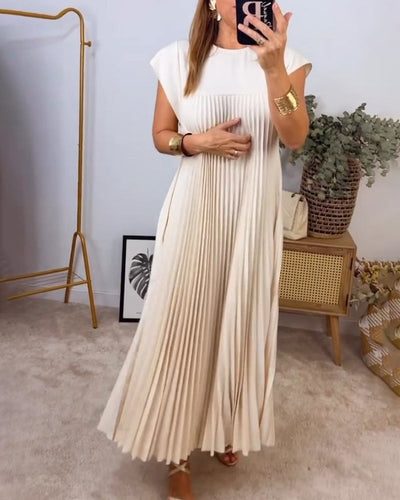 Chloe | Timeless and comfortable pleated dress
