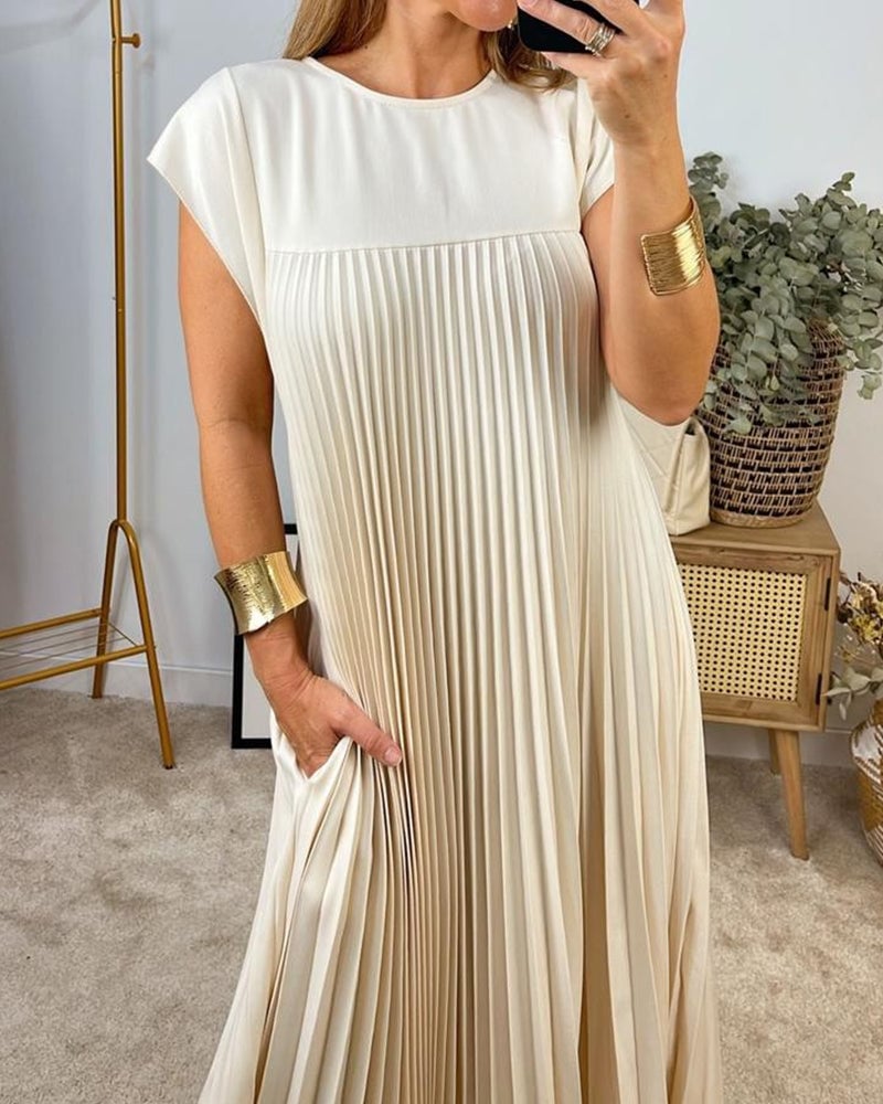 Chloe | Timeless and comfortable pleated dress