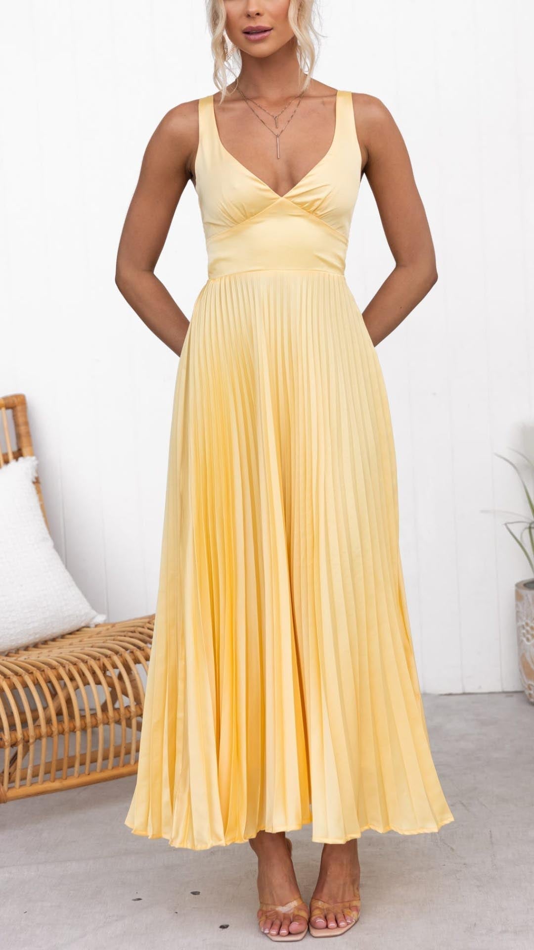 Chloe | Pleated maxi dress with V-neckline
