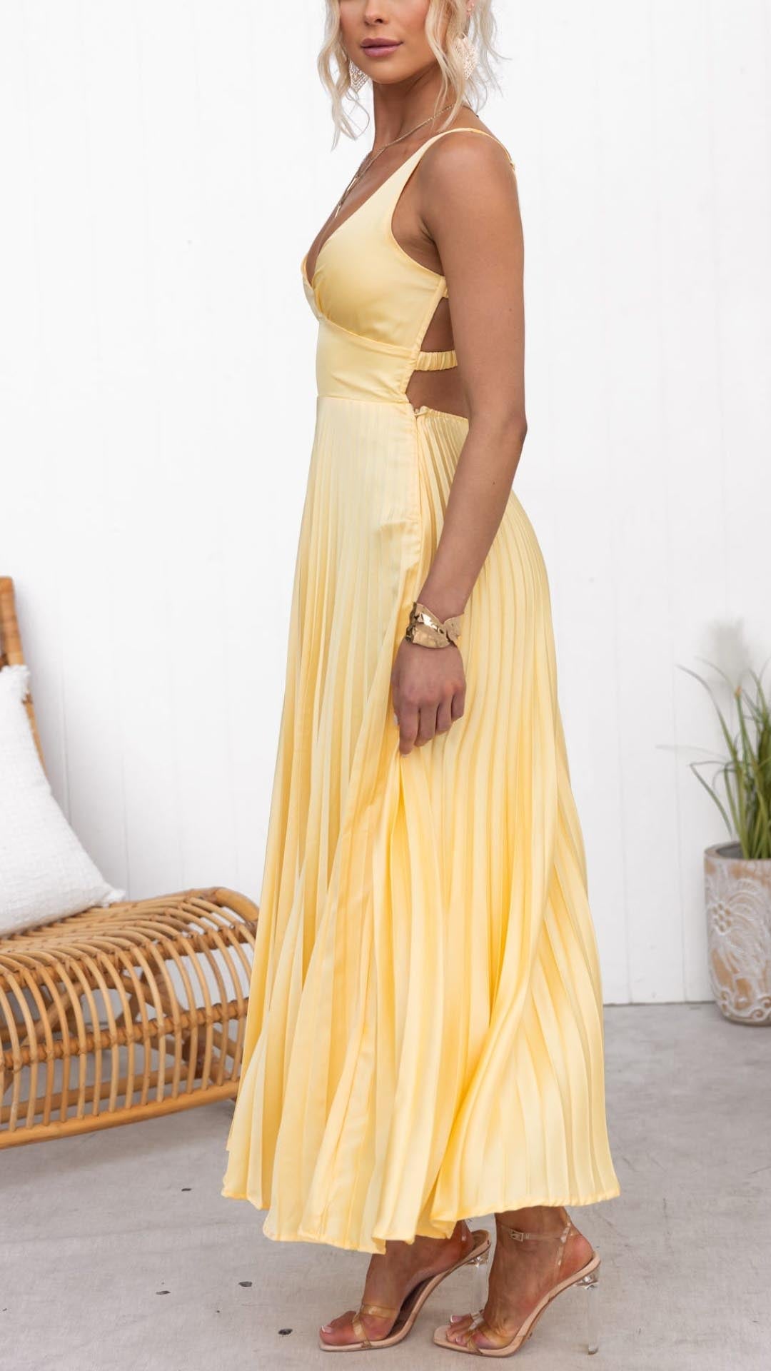 Chloe | Pleated maxi dress with V-neckline