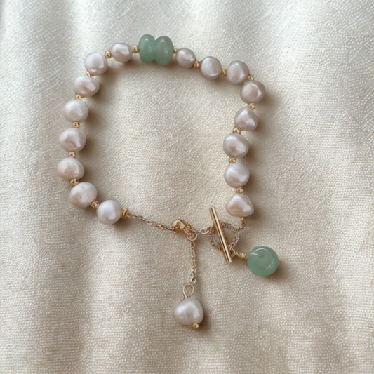 Bracelet with sea pearls