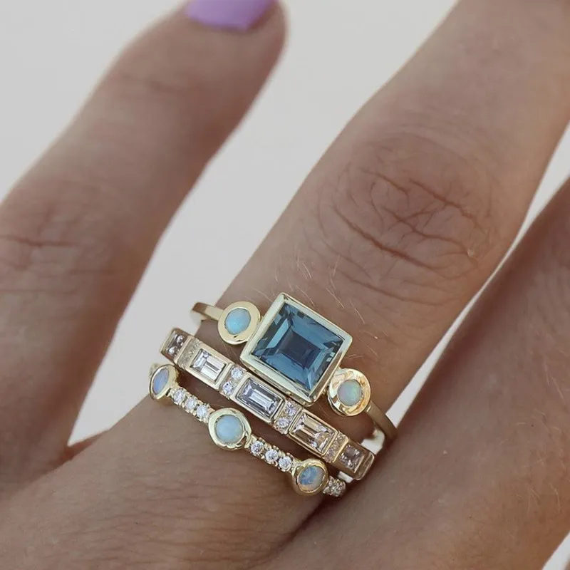 Ring set with blue crystals in vintage style
